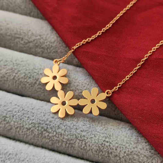 JewelMaze Flower Shape Chain Pendant