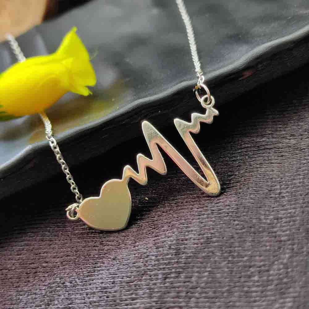 JewelMaze Heart Beat Shape Chain Pendant