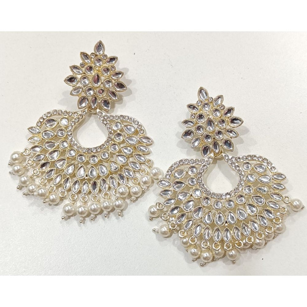 JewelMaze Kundan Stone Gold Plated Dangler Earrings -AZO-MA23ER01200121